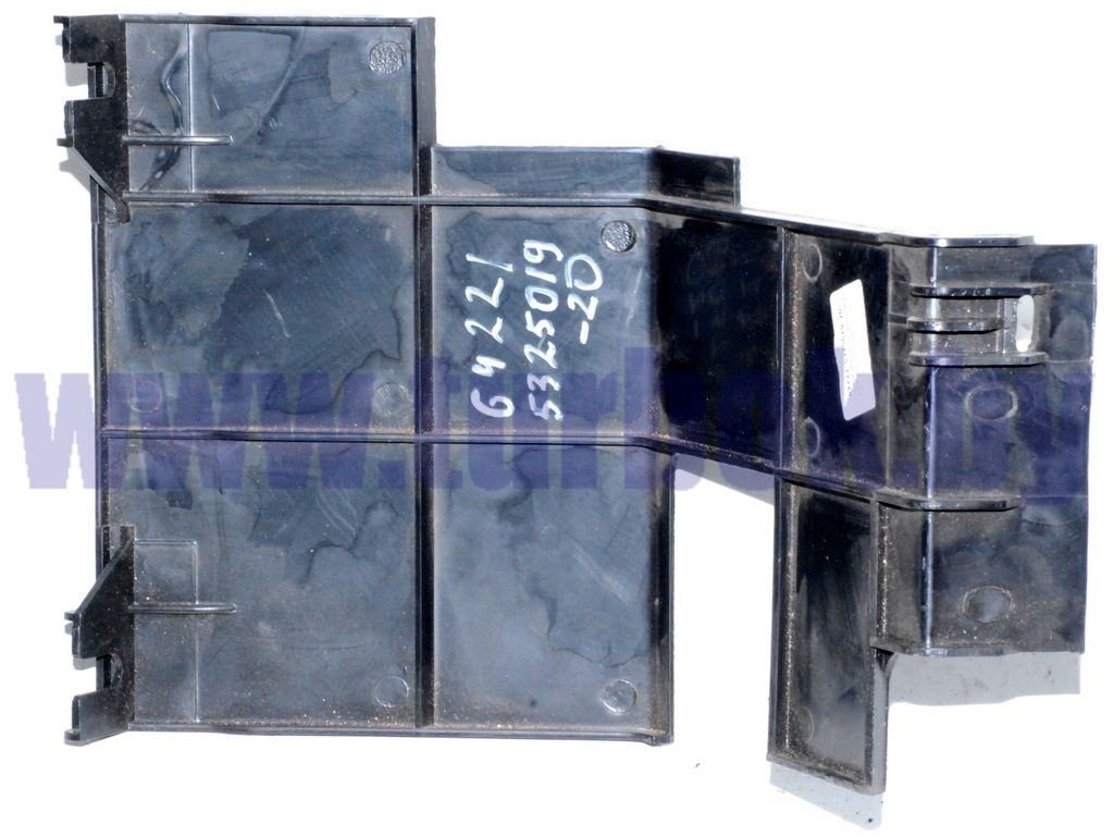 Дно панели приборов(справа от рулевой колонки)