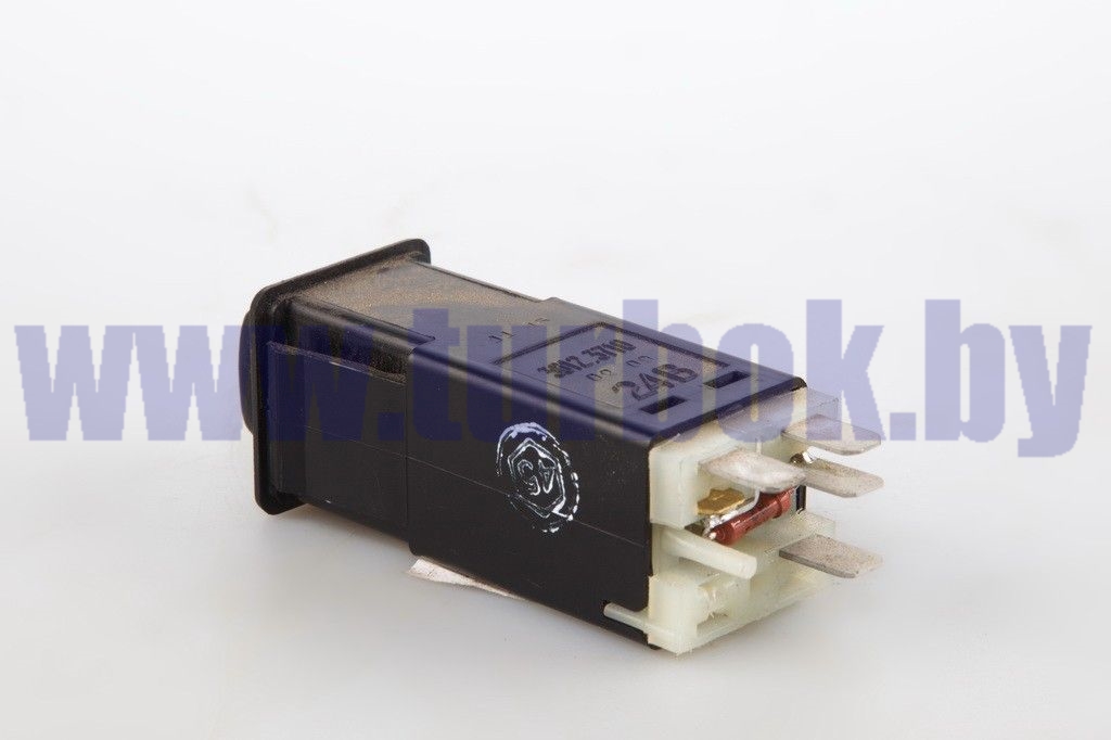 Выключатель плафона освещения двигателя