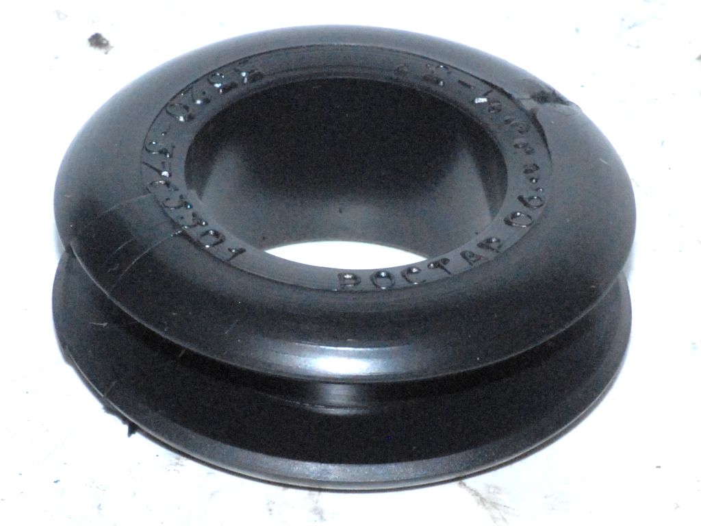 Втулка жгутов электропроводки проходная d=26/28, h=8, H=17,5  КАМАЗ-65115