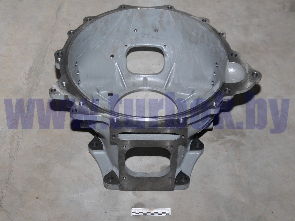 Картер сцепления--