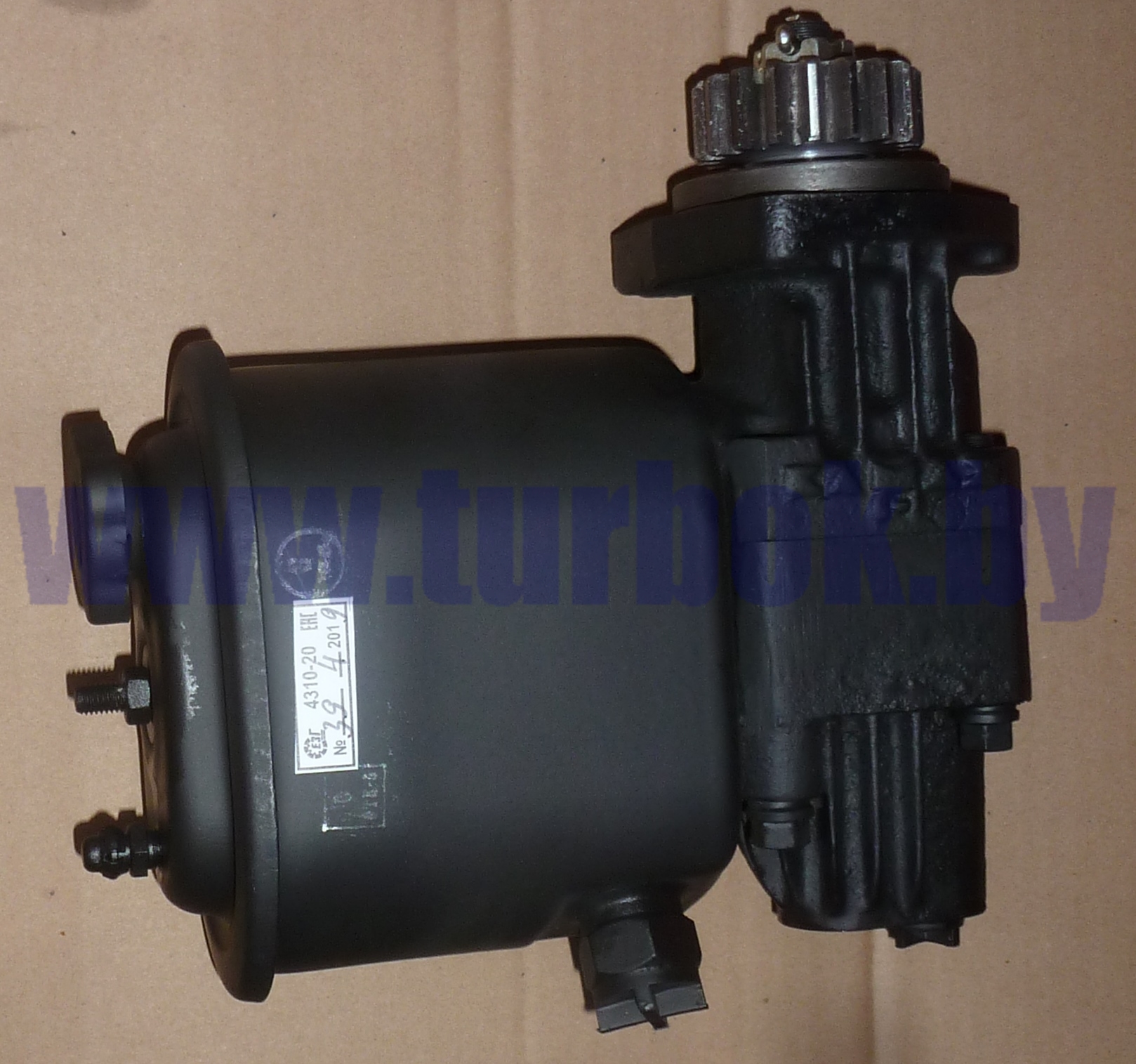 Насос ГУР в сборе с торцевым штуцером шланга слива